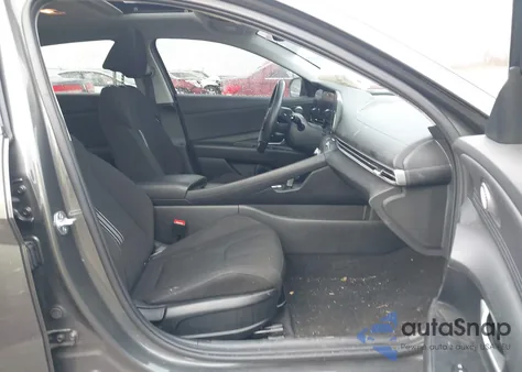 2024 Hyundai Elantra Sel z USA, uszkodzony, nr VIN KMHLS4DG1RU643755